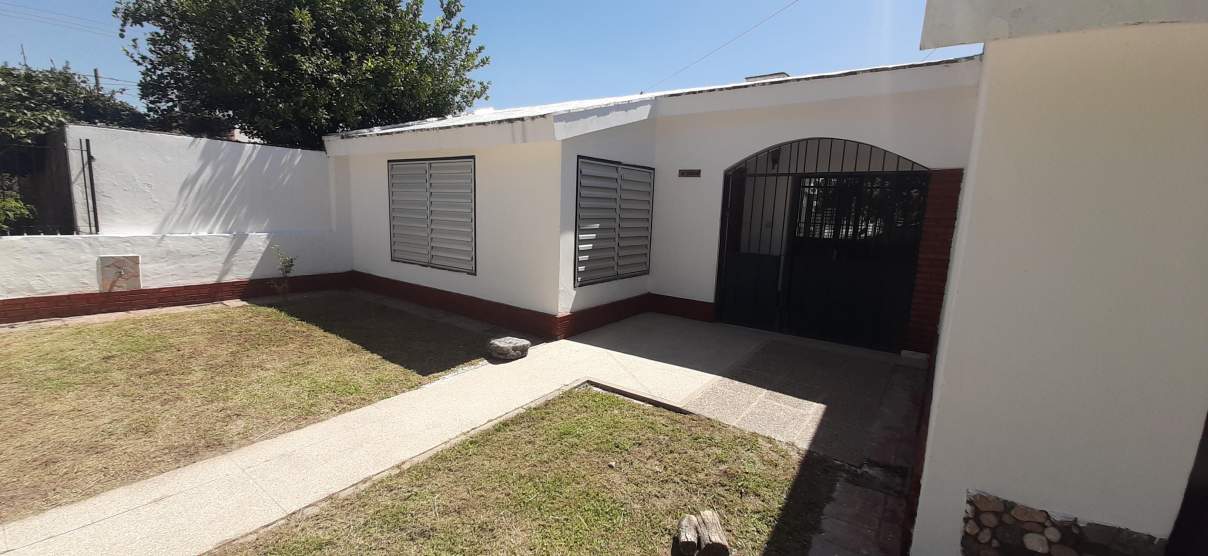 VENTA CASA CON PATIO GRANDE Y QUINCHO -  RESIDENCIAL SANTA ROSA
