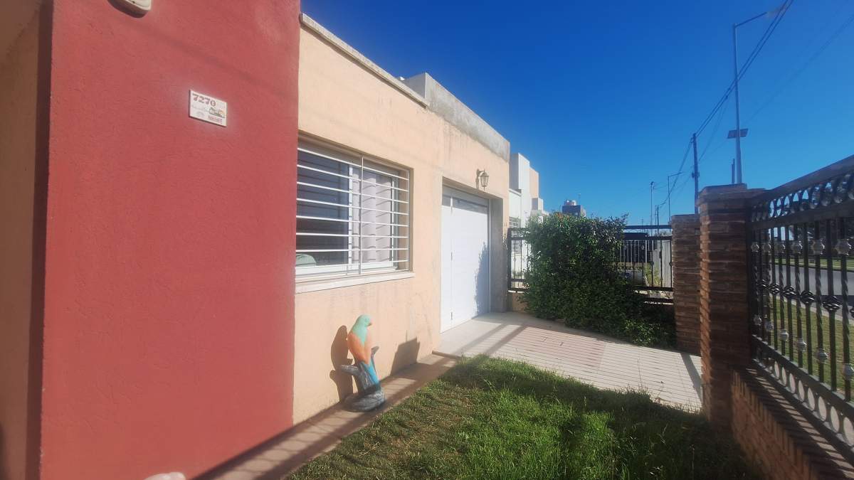 Venta  Casa en Universitarios de Horizonte 2 Dorm