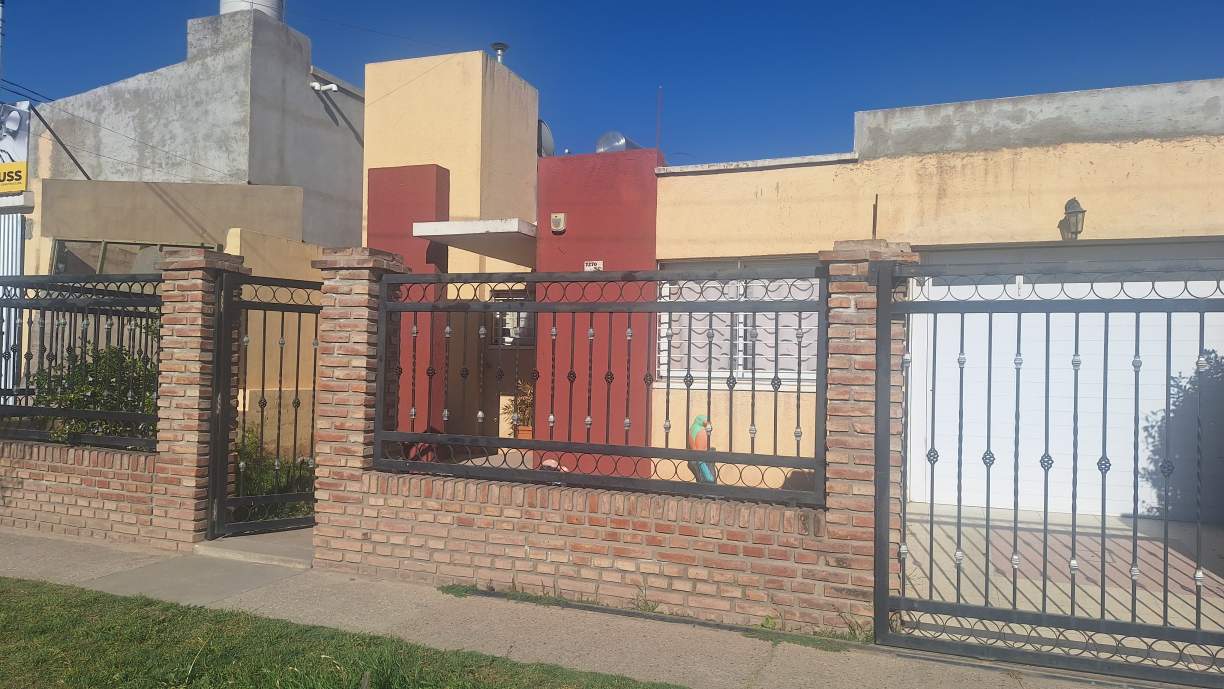 Venta  Casa en Universitarios de Horizonte 2 Dorm