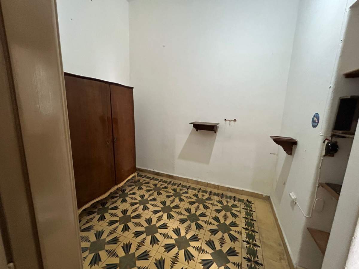 Casona amplia- Excelente ubicación- Frente a plaza Alem-- Fines Comerciales