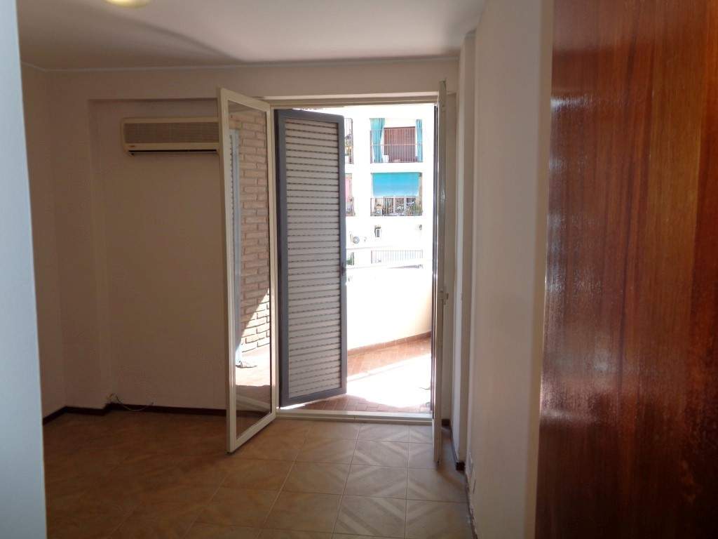 Centro - Excelente Departamento Externo de 1 Dormitorio, Amplio y Luminoso con 2 Balcones, Excelente Vista y Cocina Separada