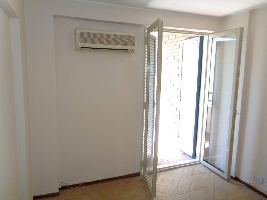 Centro - Excelente Departamento Externo de 1 Dormitorio, Amplio y Luminoso con 2 Balcones, Excelente Vista y Cocina Separada