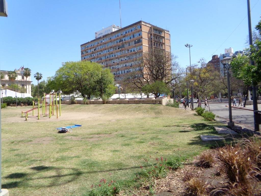 Centro - Excelente Departamento Externo de 1 Dormitorio, Amplio y Luminoso con 2 Balcones, Excelente Vista y Cocina Separada