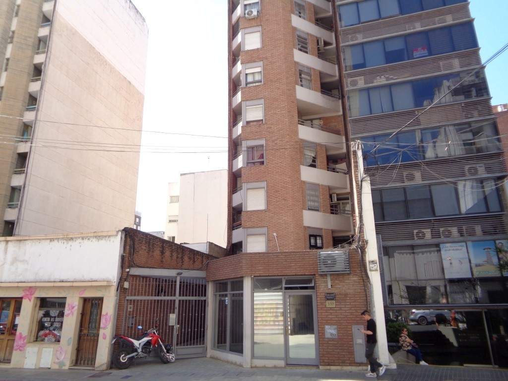 Centro - Excelente Departamento Externo de 1 Dormitorio, Amplio y Luminoso con 2 Balcones, Excelente Vista y Cocina Separada