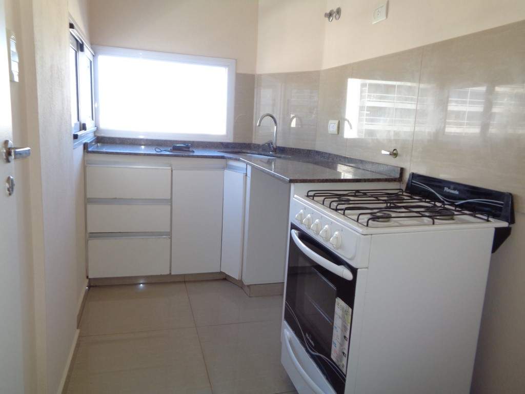 Barrio General Paz - Departamento de Categoría de 1 Dormitorio, Amplio y Luminoso con Balcón y Terraza Amplia con 2 Asadores