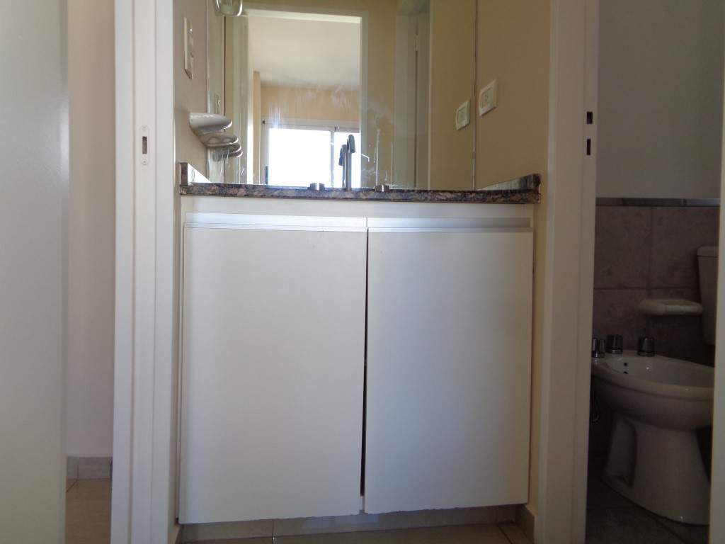 Barrio General Paz - Departamento de Categoría de 1 Dormitorio, Amplio y Luminoso con Balcón y Terraza Amplia con 2 Asadores