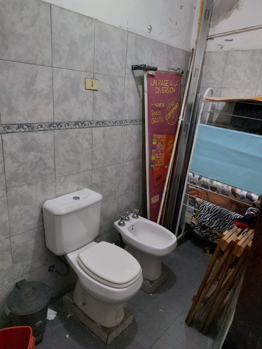 Casa  Local Comercial - VENTA (Cnel. Pringles al 100)