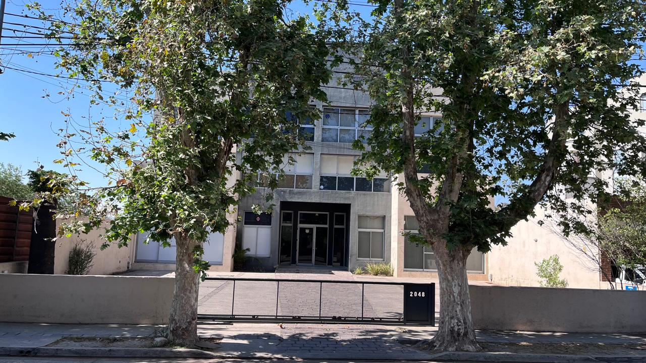 ALQUILER Oficina con cochera Cerro de las Rosas