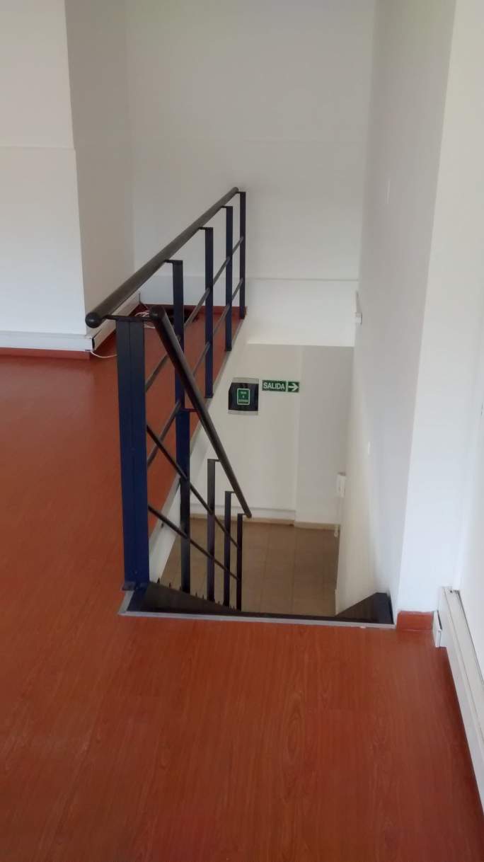 ALQUILER Oficina con cochera Cerro de las Rosas