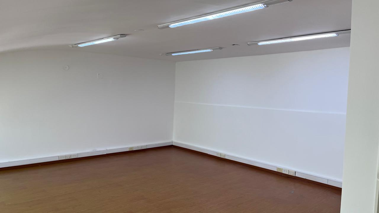 ALQUILER Oficina con cochera Cerro de las Rosas