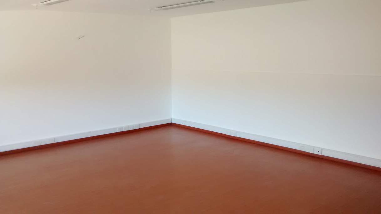 ALQUILER Oficina con cochera Cerro de las Rosas