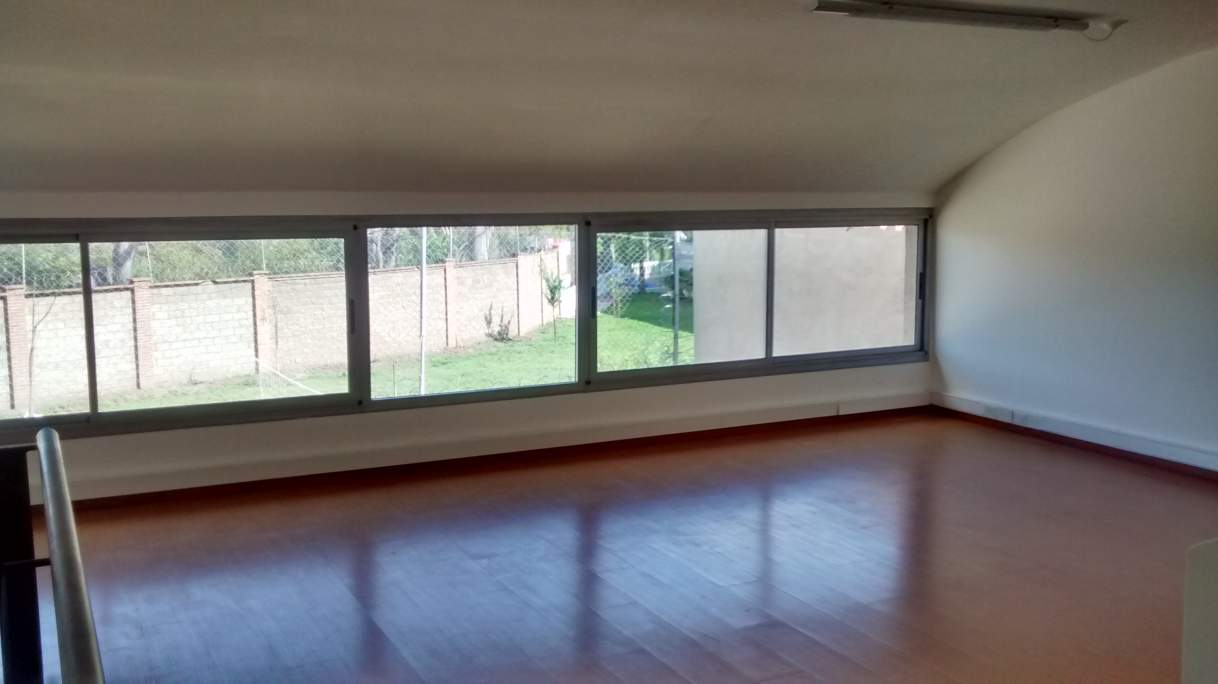 ALQUILER Oficina con cochera Cerro de las Rosas