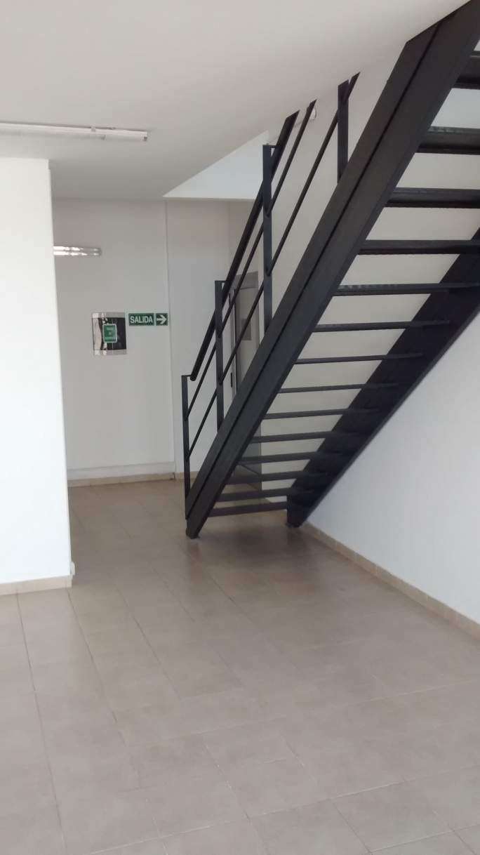 ALQUILER Oficina con cochera Cerro de las Rosas