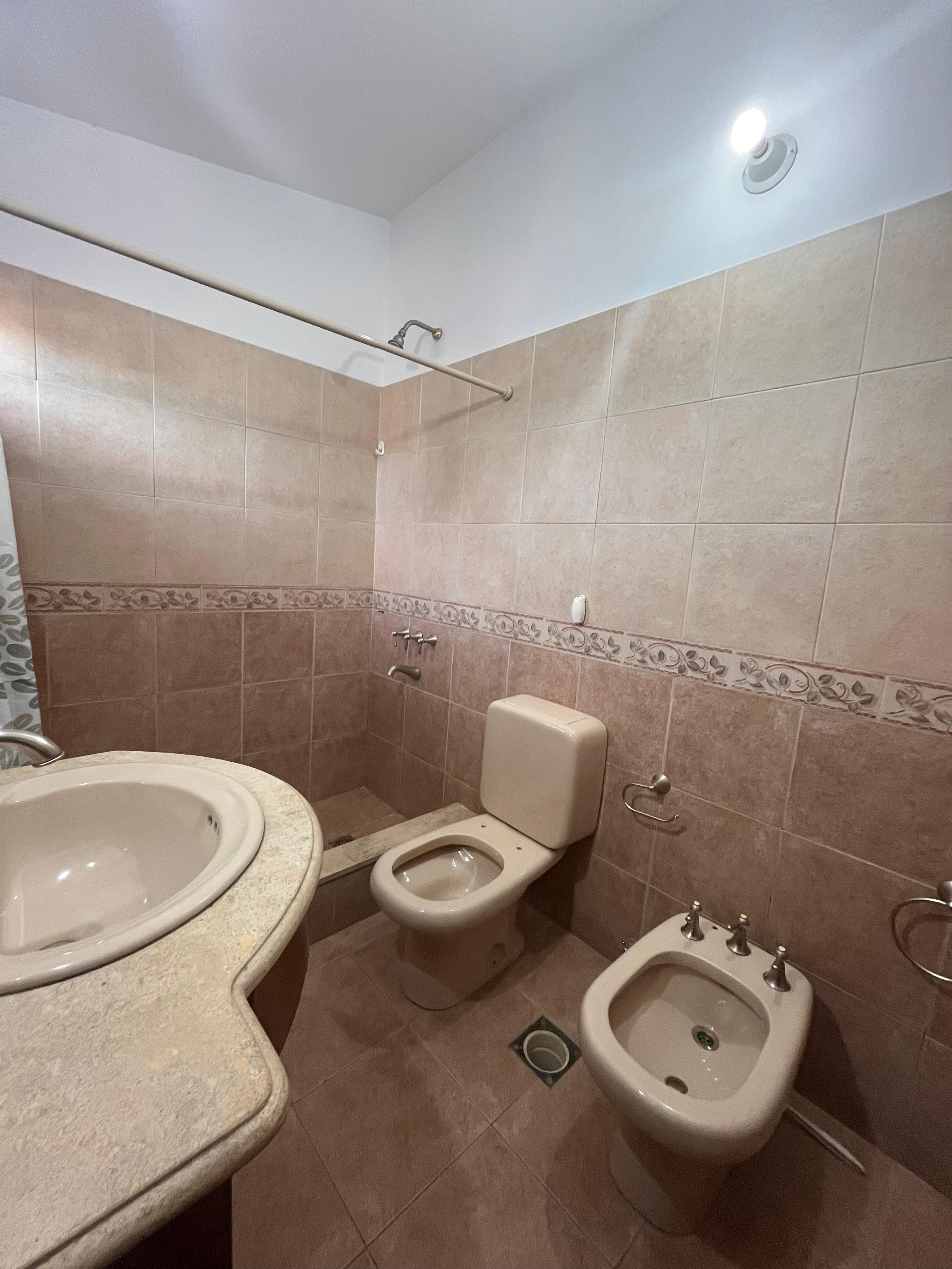 ALQUILER Casa Cuatro Dormitorios San Salvador