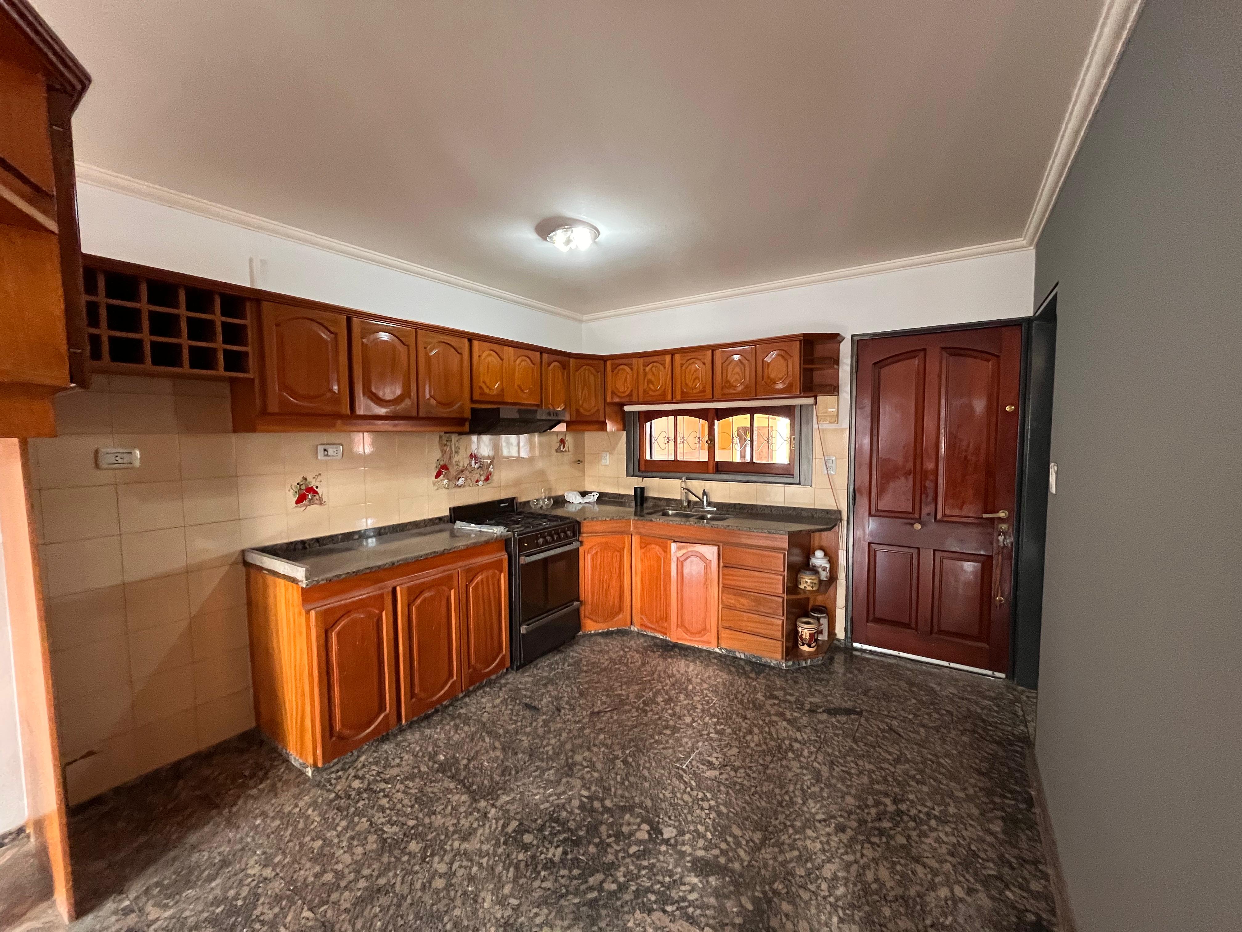 ALQUILER Casa Cuatro Dormitorios San Salvador