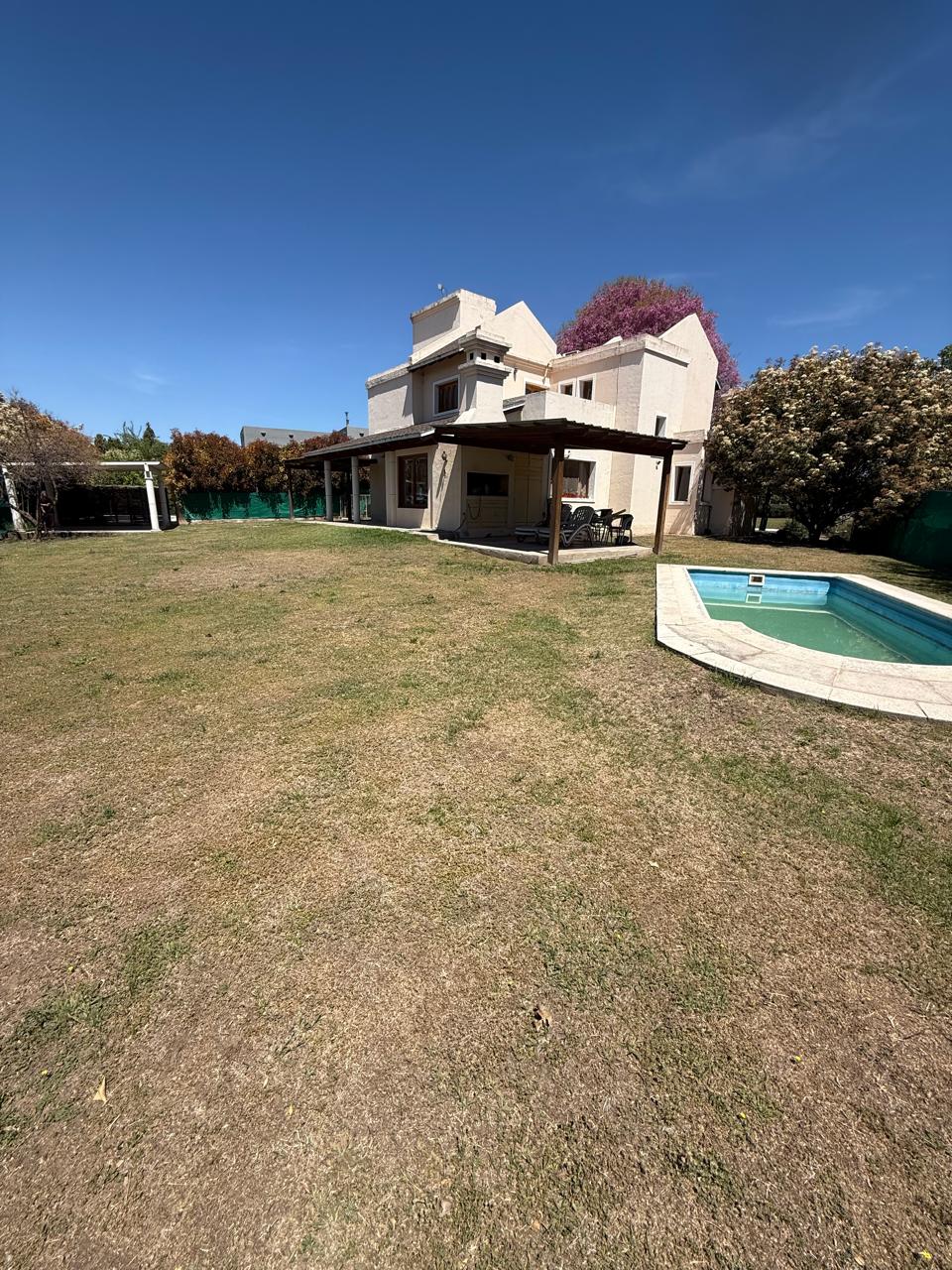 Valle Escondido Los Soles casa 4 domitorios 985m terreno