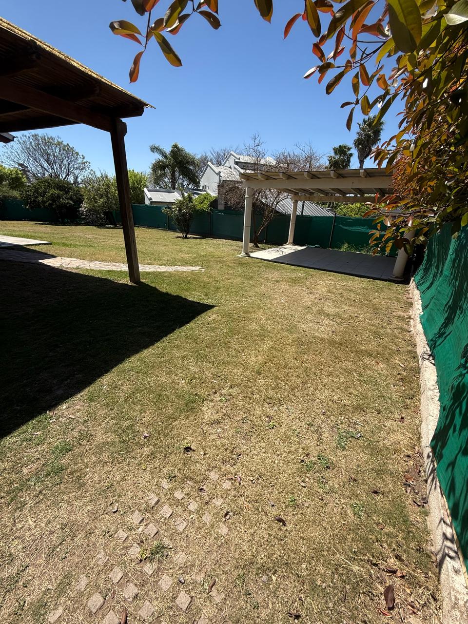 Valle Escondido Los Soles casa 4 domitorios 985m terreno