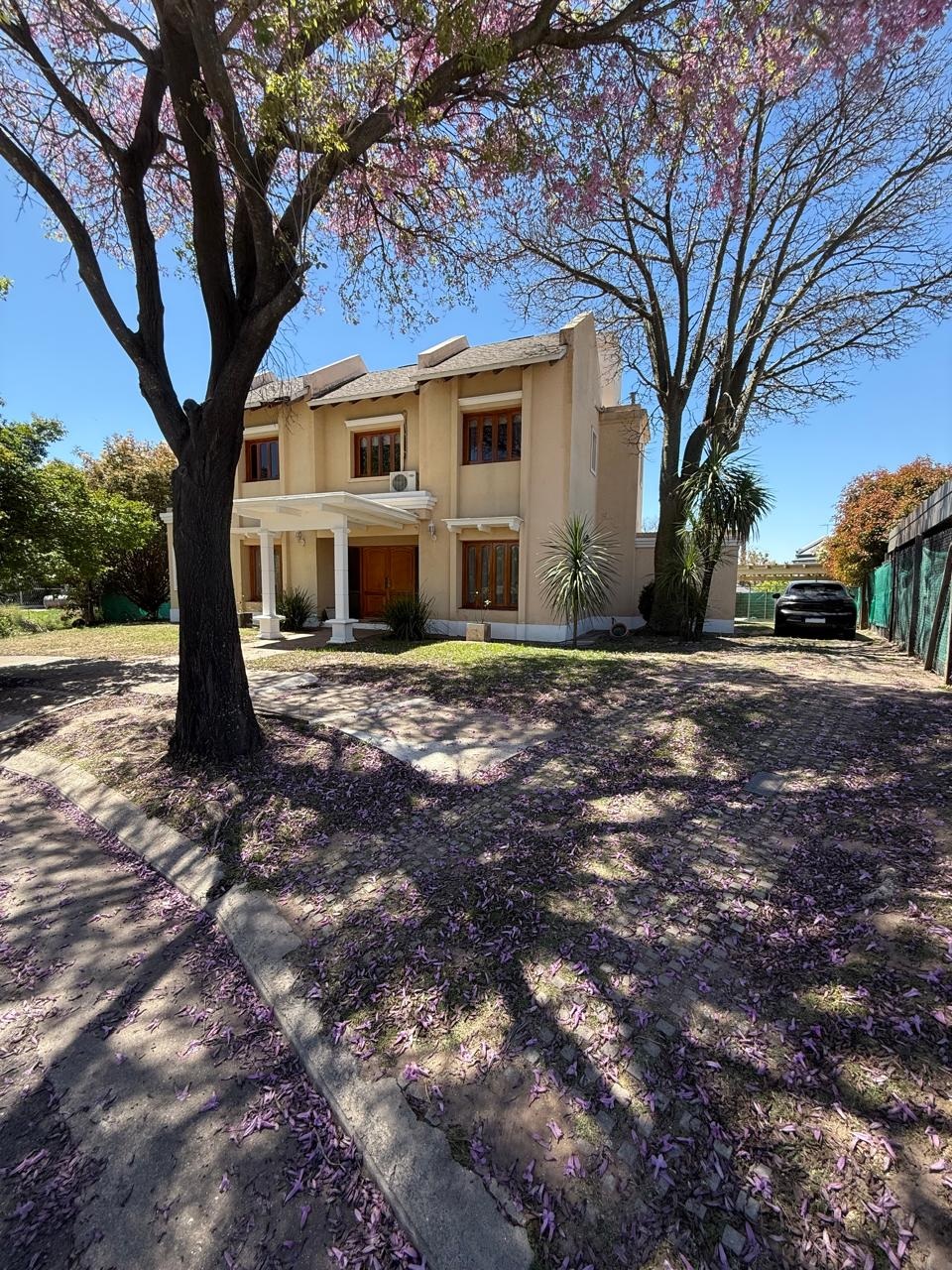 Valle Escondido Los Soles casa 4 domitorios 985m terreno