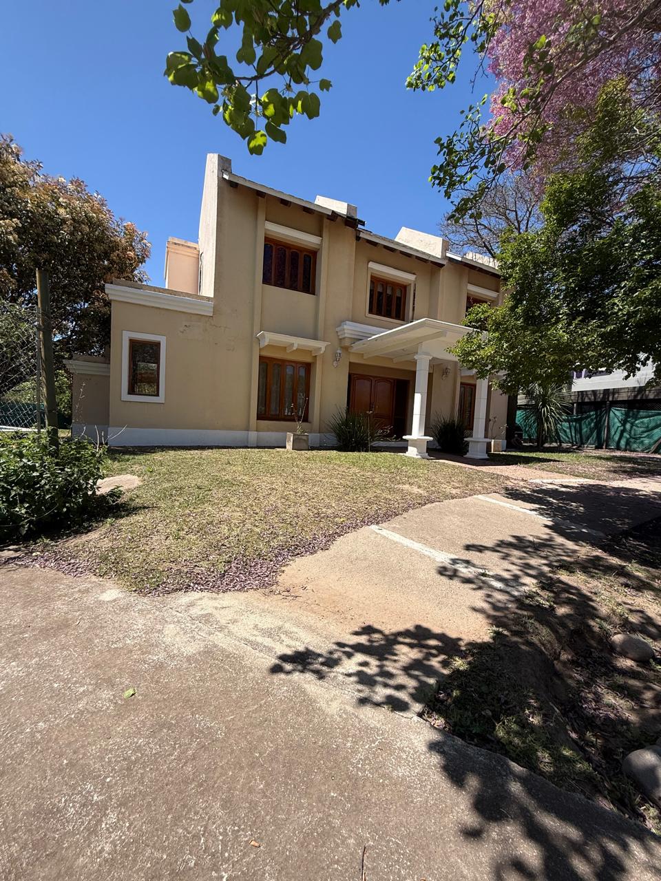 Valle Escondido Los Soles casa 4 domitorios 985m terreno