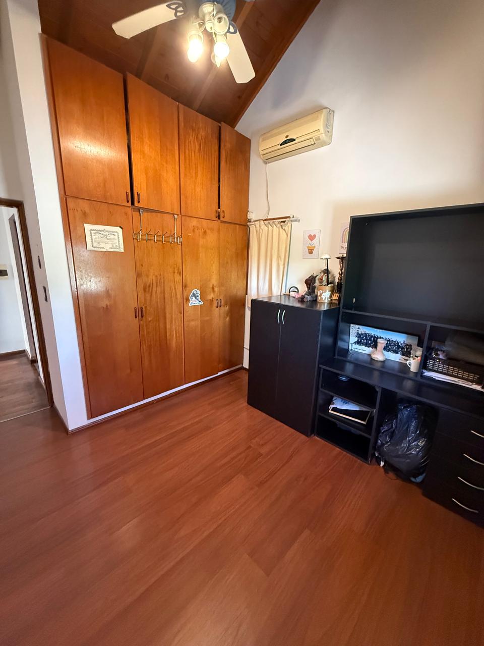 Valle Escondido Los Soles casa 4 domitorios 985m terreno