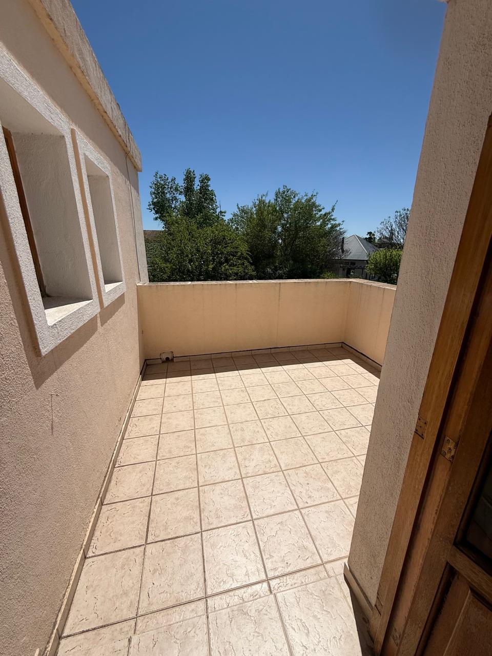 Valle Escondido Los Soles casa 4 domitorios 985m terreno