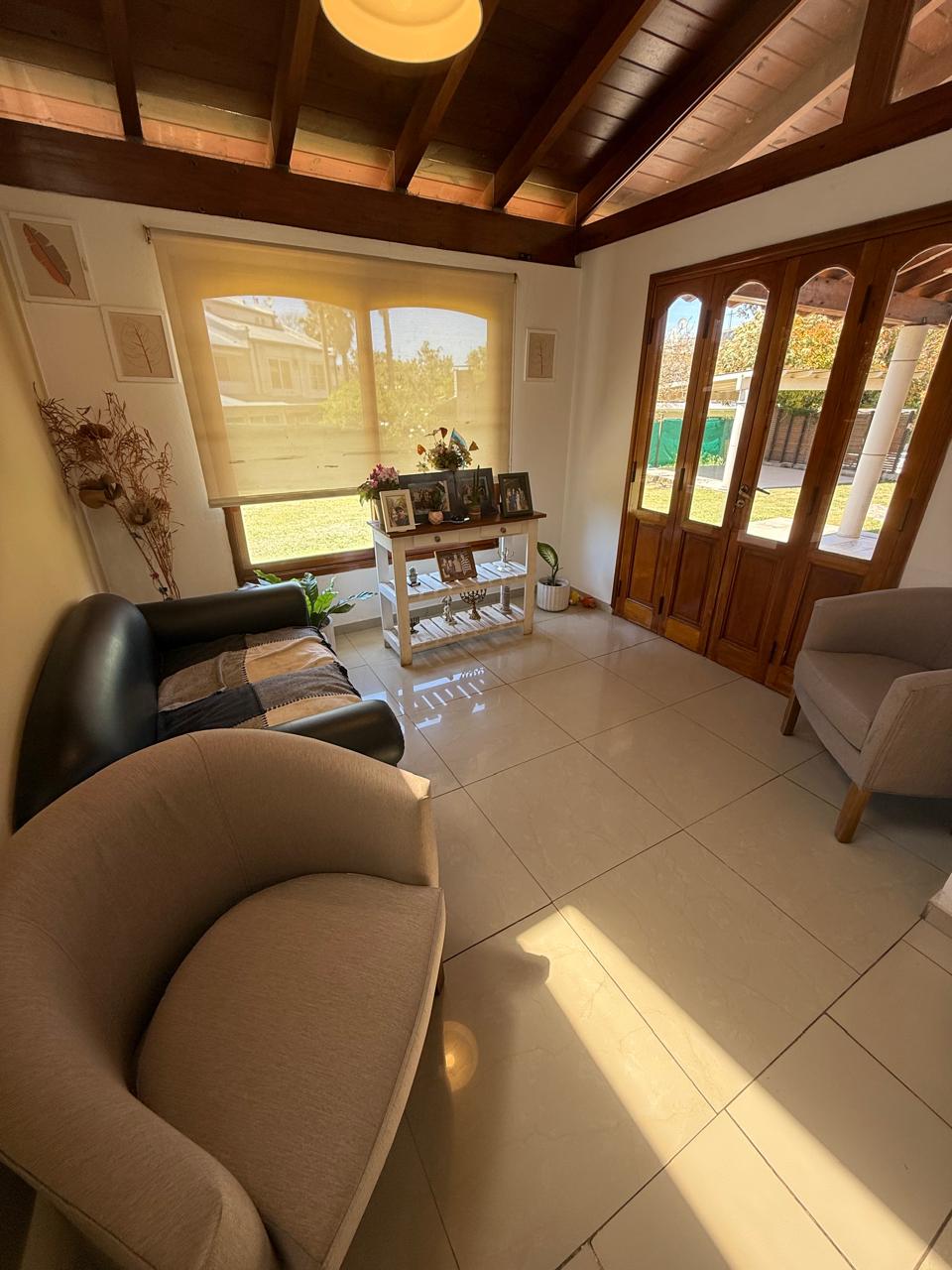 Valle Escondido Los Soles casa 4 domitorios 985m terreno