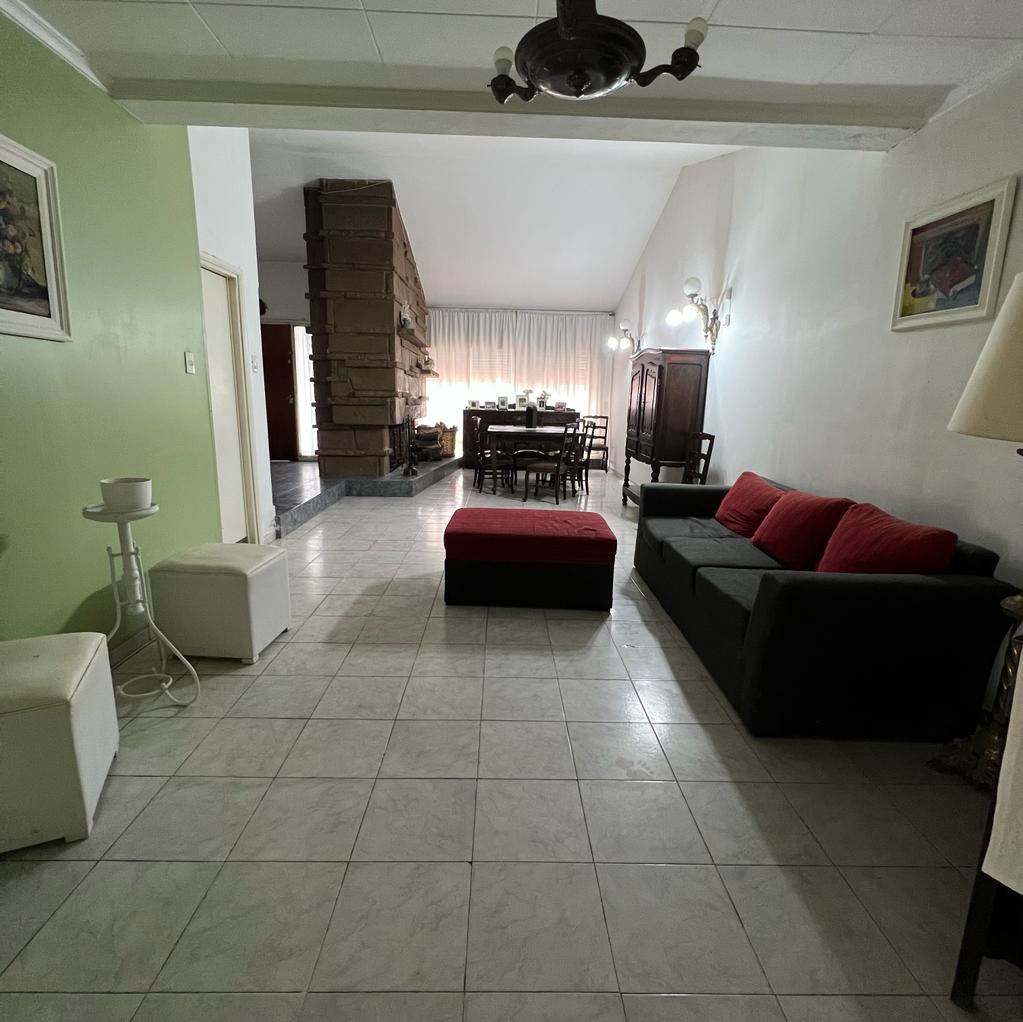 PARQUE VELEZ SARSFIELD CASA EN VENTA