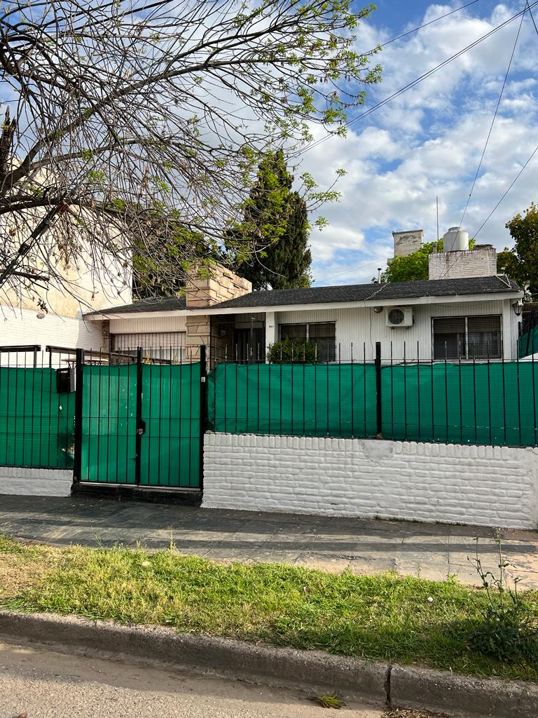 PARQUE VELEZ SARSFIELD CASA EN VENTA