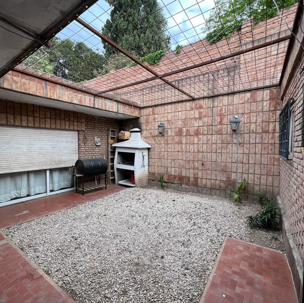 PARQUE VELEZ SARSFIELD CASA EN VENTA