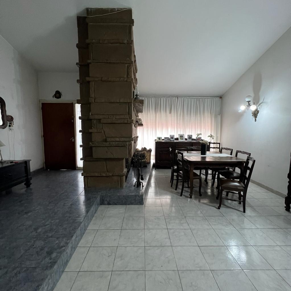 PARQUE VELEZ SARSFIELD CASA EN VENTA