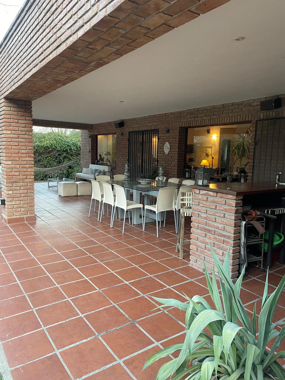 VILLA ALLENDE LOMAS CASA EN VENTA 5 dormitorios 3500 metros de terreno