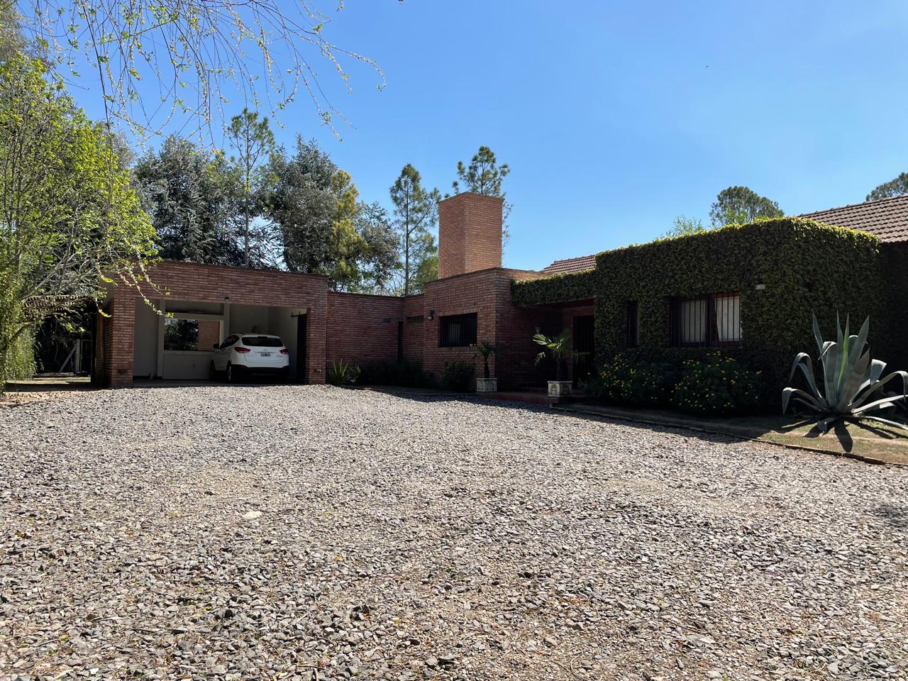 VILLA ALLENDE LOMAS CASA EN VENTA 5 dormitorios 3500 metros de terreno