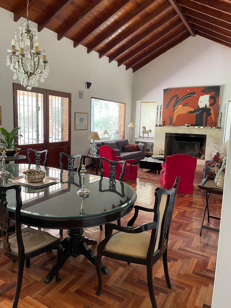 VILLA ALLENDE LOMAS CASA EN VENTA 5 dormitorios 3500 metros de terreno