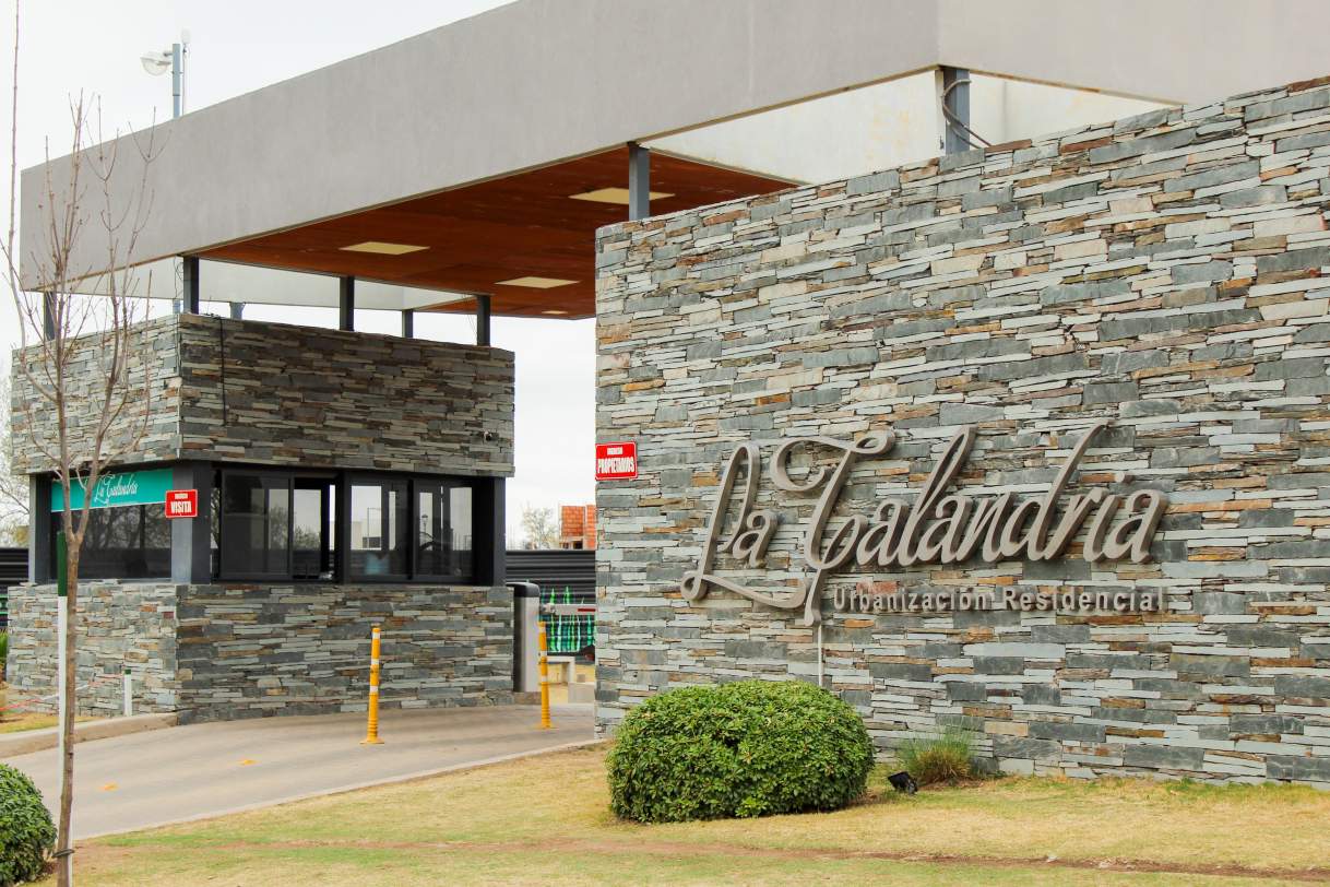 VENTA DUPLEX LA CALANDRA  C PILETA