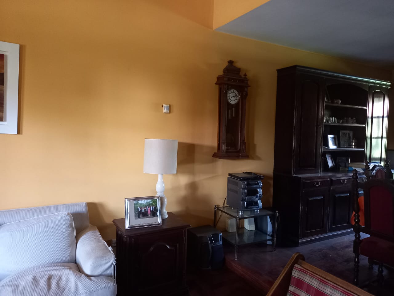 URCA CASA DE TRES DORMITORIOS CON PILETA EXCELENTE UBICACION