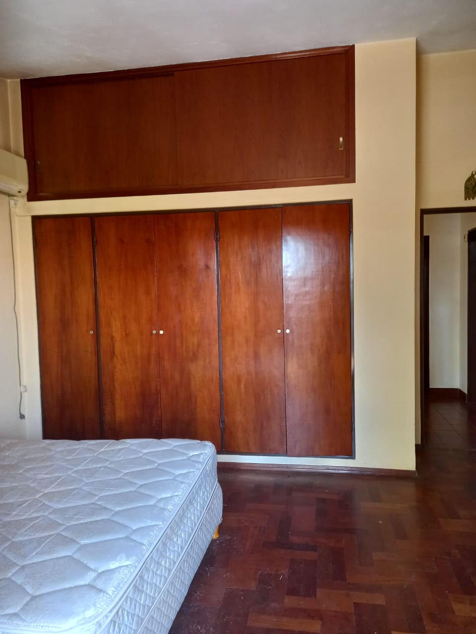 URCA CASA DE TRES DORMITORIOS CON PILETA EXCELENTE UBICACION