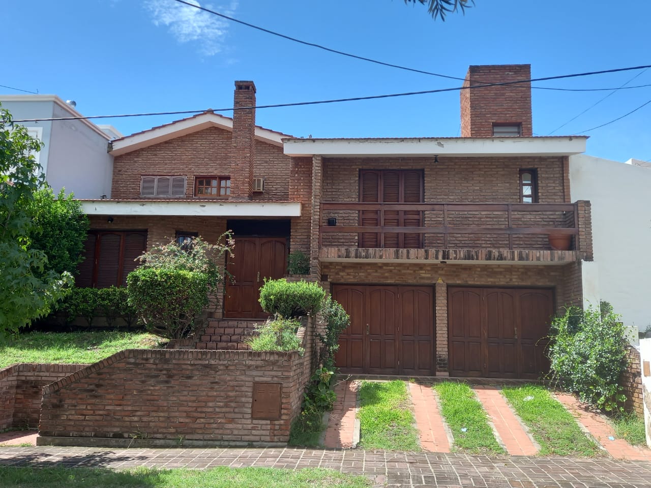 URCA CASA DE TRES DORMITORIOS CON PILETA EXCELENTE UBICACION