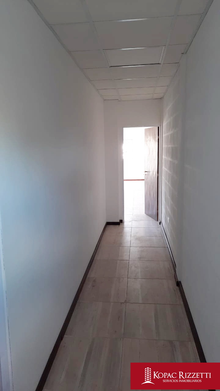 M. DE SOBREMONTE (T. DE IROBI ESQ T. DE PIMENTEL) - ALQUILER OFICINA 38 M2.