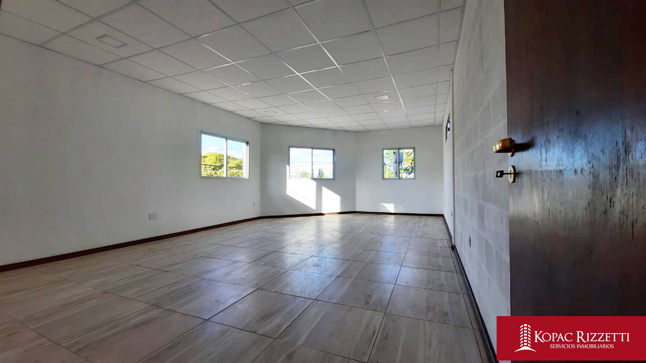 M. DE SOBREMONTE (T. DE IROBI ESQ T. DE PIMENTEL) - ALQUILER OFICINA 38 M2.