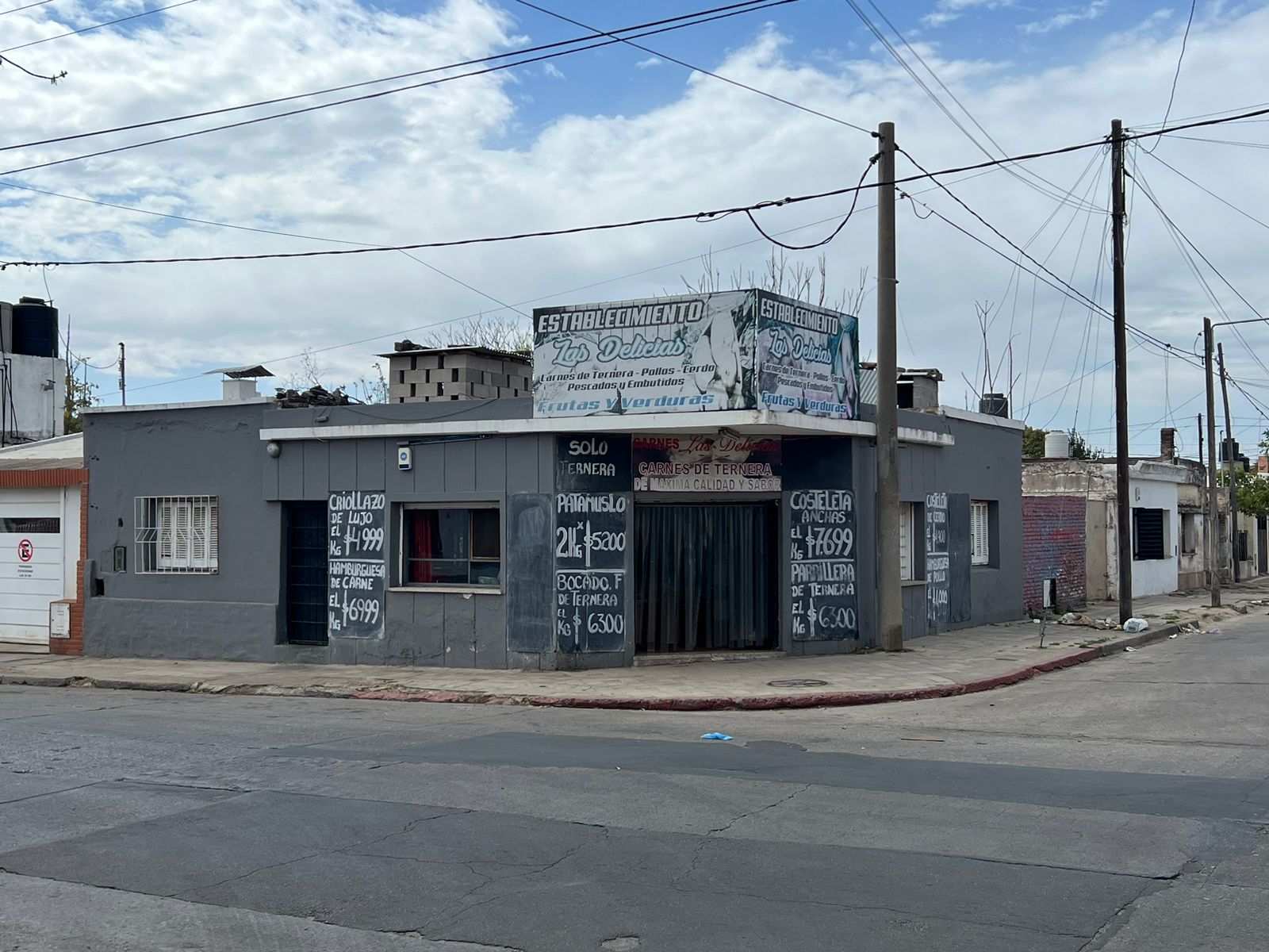IMPORTANTE ESQUINA COMERCIAL  ZONA DINOSAURIO MALL RUTA 20.