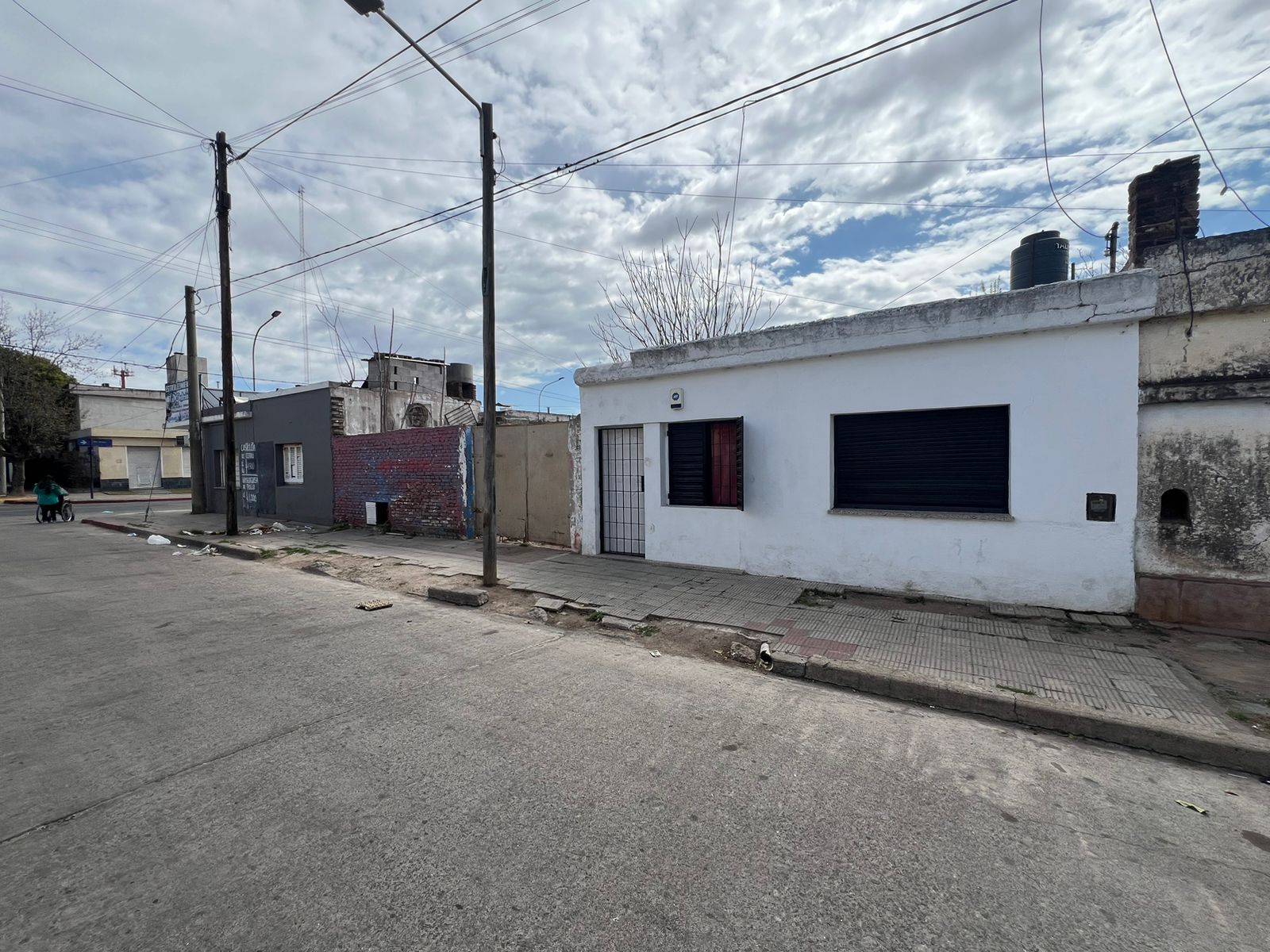 IMPORTANTE ESQUINA COMERCIAL  ZONA DINOSAURIO MALL RUTA 20.