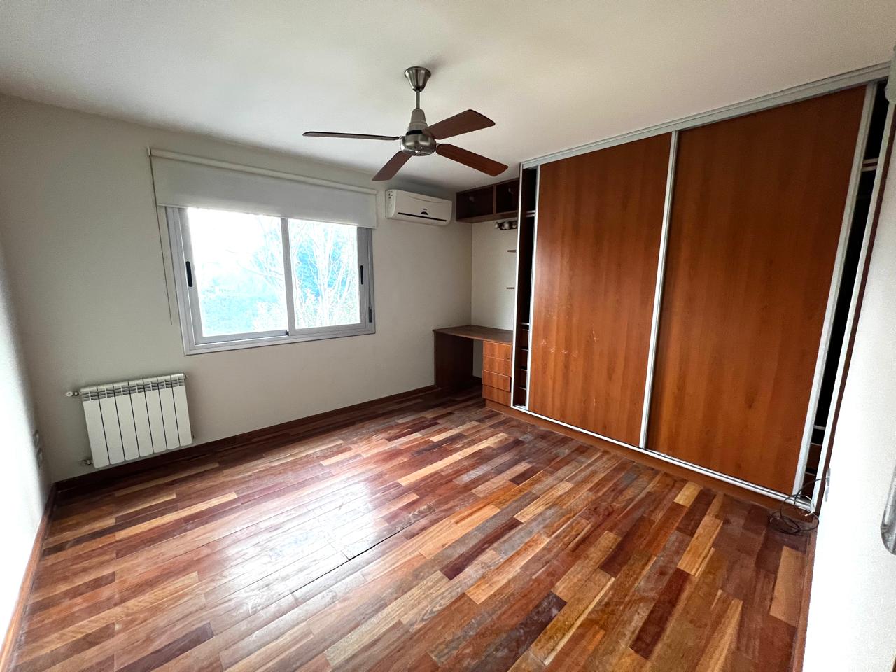 Casa a la Venta Altos del Chateau 5 dorm. La casa combina Elegancia y Funcionalidad. Recibe menor