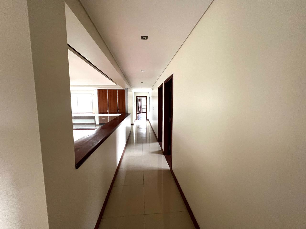 Casa a la Venta Altos del Chateau 5 dorm. La casa combina Elegancia y Funcionalidad. Recibe menor