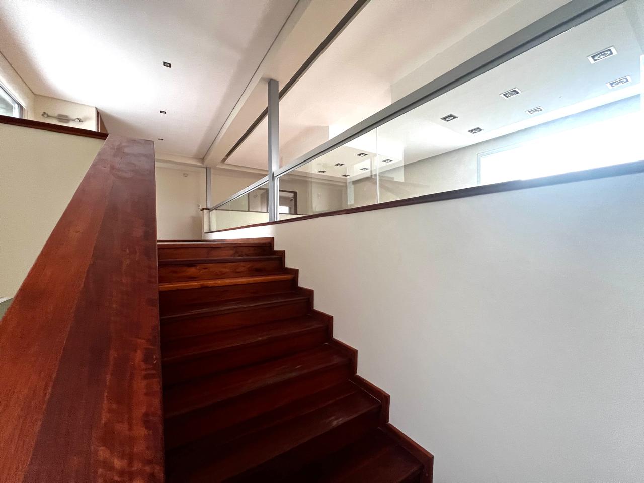 Casa a la Venta Altos del Chateau 5 dorm. La casa combina Elegancia y Funcionalidad. Recibe menor