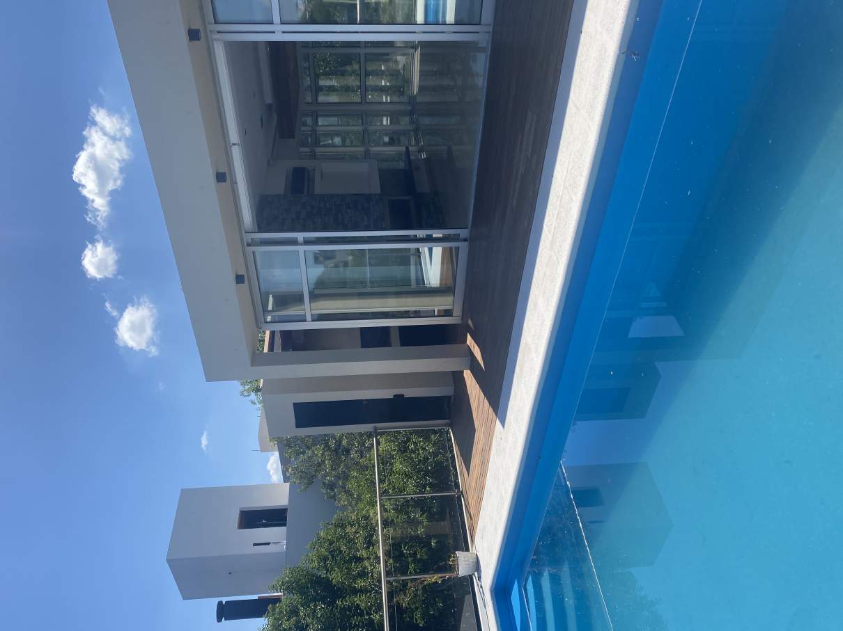 Alquiler - Casa de 4 dormitorios - Estancia Q2 - Con Pileta - Detalles de Diseño