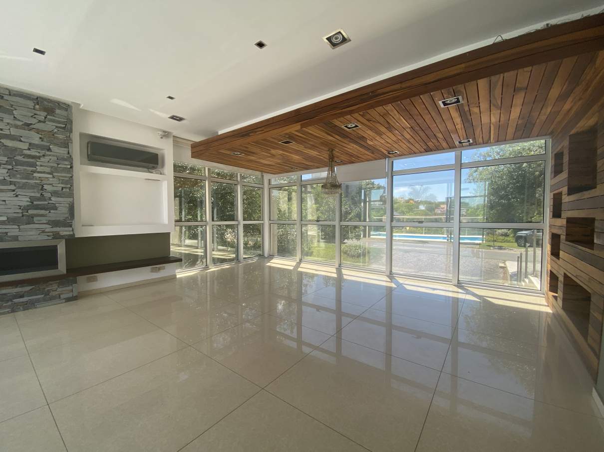 Alquiler - Casa de 4 dormitorios - Estancia Q2 - Con Pileta - Detalles de Diseño