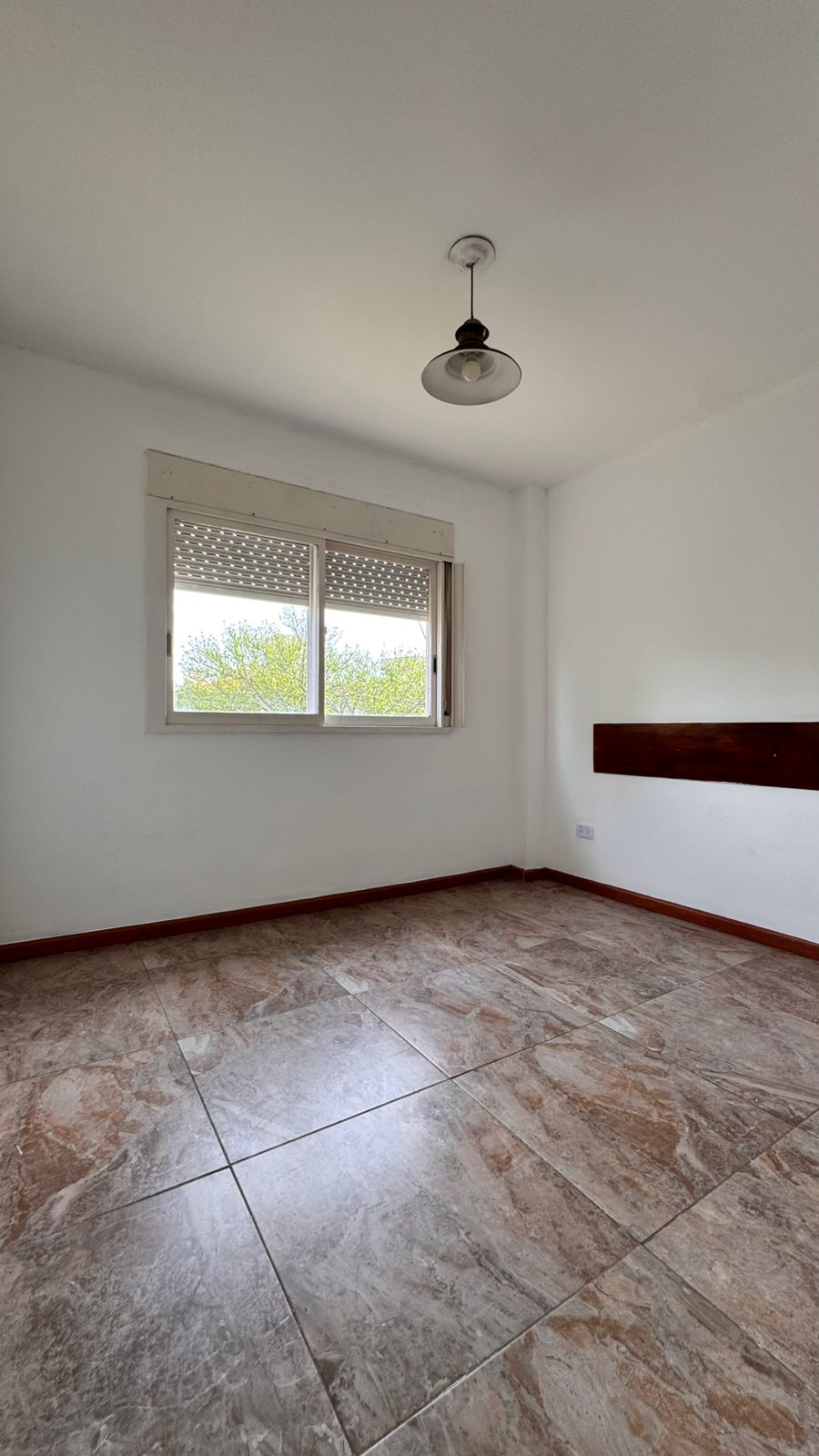 ALQUILER DEPARTAMENTO 3 DORMITORIOS POR ESCALERA EN BARRIO CHATEAU CARRERAS