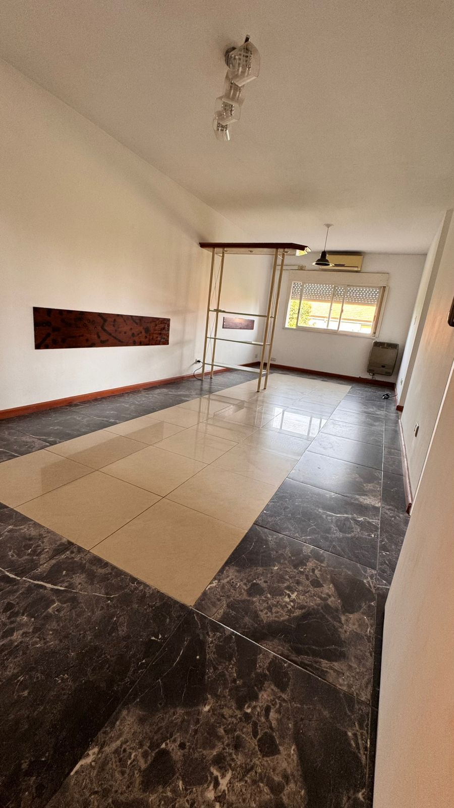 ALQUILER DEPARTAMENTO 3 DORMITORIOS POR ESCALERA EN BARRIO CHATEAU CARRERAS