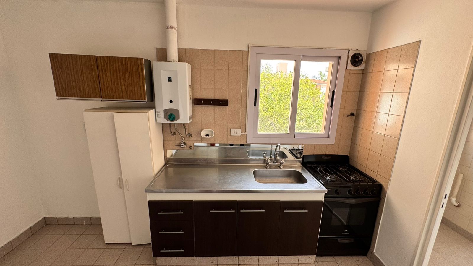 ALQUILER DEPARTAMENTO 3 DORMITORIOS POR ESCALERA EN BARRIO CHATEAU CARRERAS