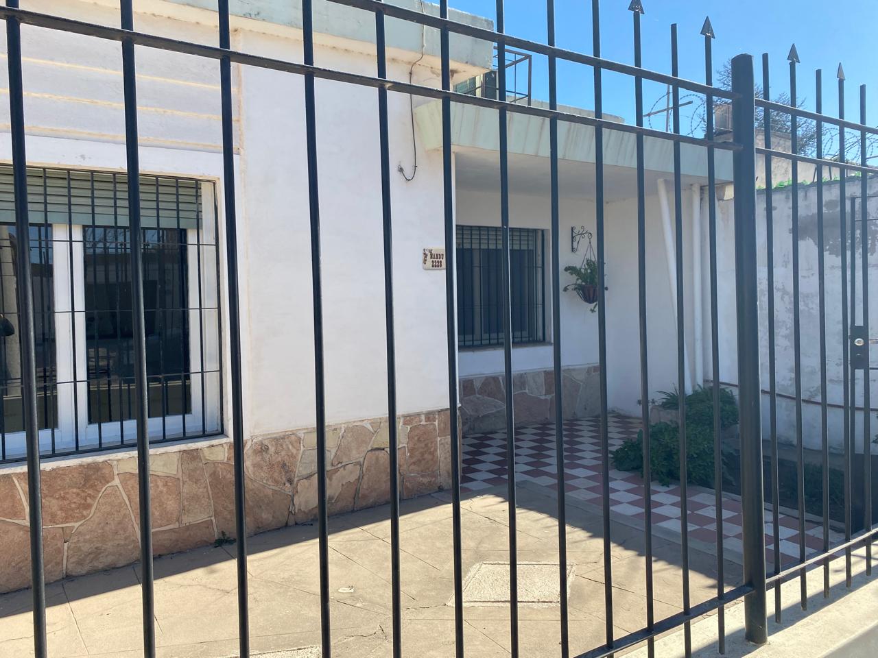 BFerroviario Mitre - Ñandu 2228 -  Alquiler Casa 3 Dorm. Patio Coch.